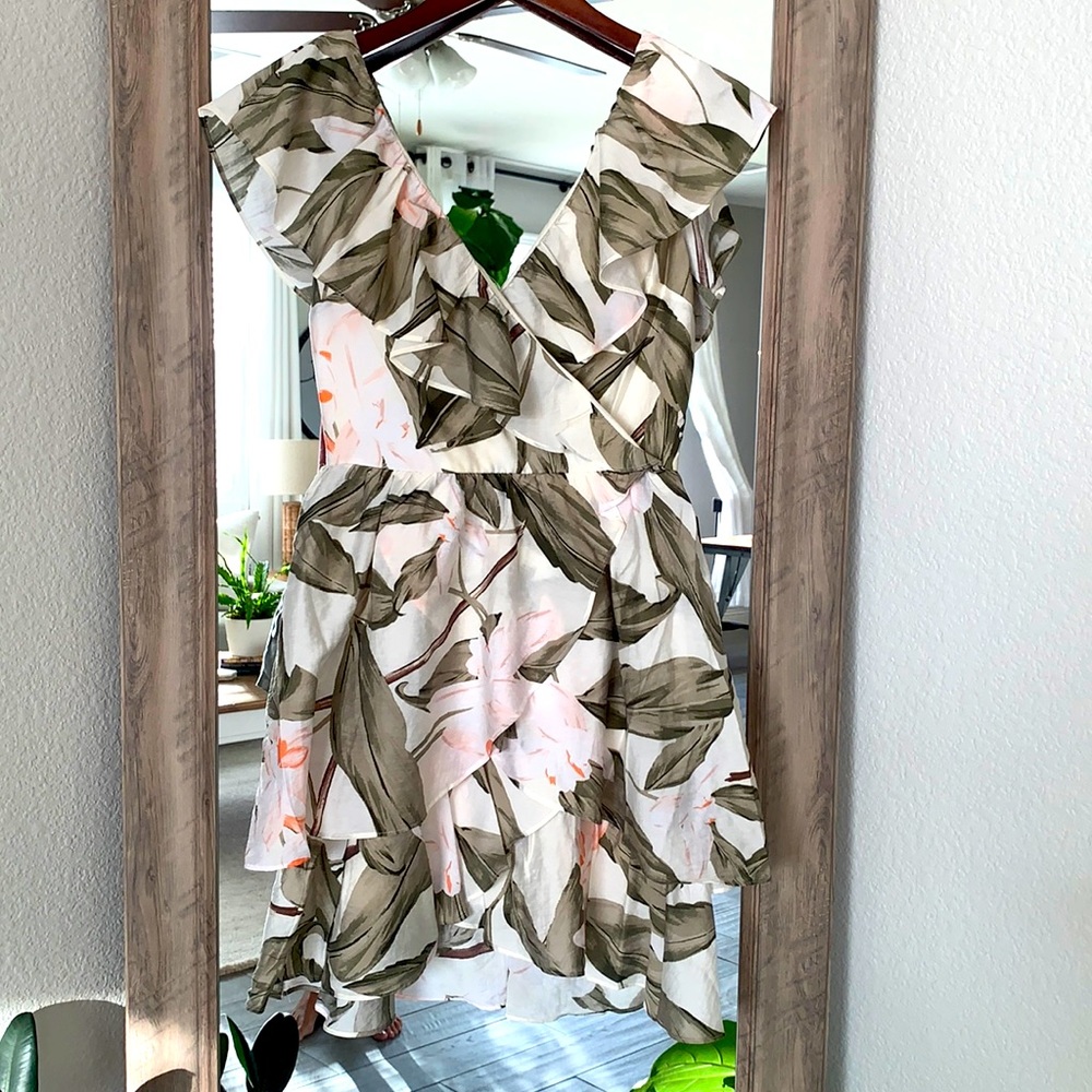 NWT Beautiful Feminine Flutter Dress